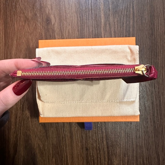 LV zipped card holder with a beautiful dark fuscia trim - Picture 2 of 6